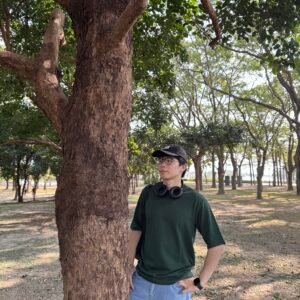 🔖 預購中【Clean Fit】顯白復古綠 🌲 High School 極簡刺繡短 T